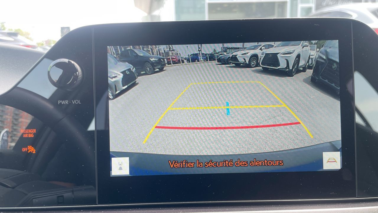 2025 Lexus UX in Laval, Quebec