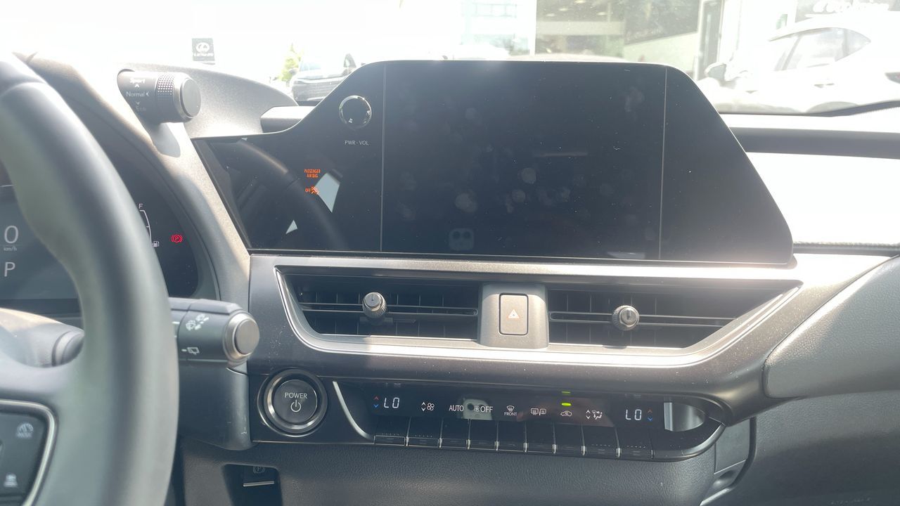 2025 Lexus UX in Laval, Quebec