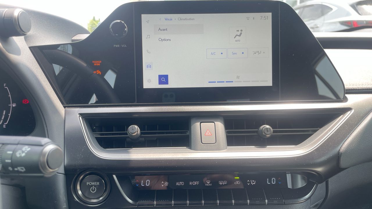 2025 Lexus UX in Laval, Quebec