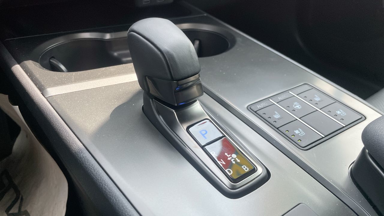 2025 Lexus UX in Laval, Quebec