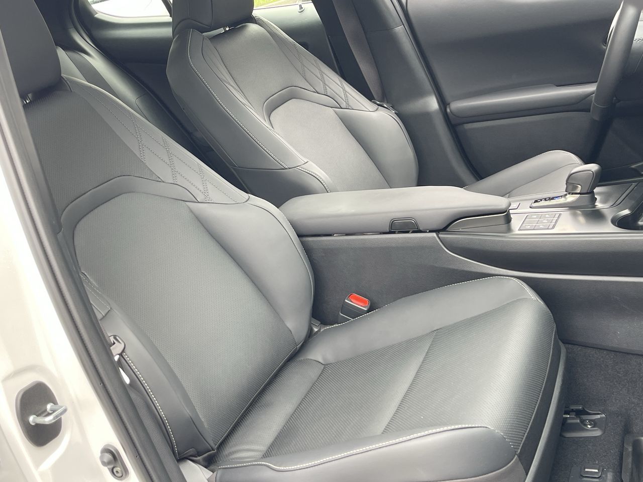 2025 Lexus UX in Laval, Quebec