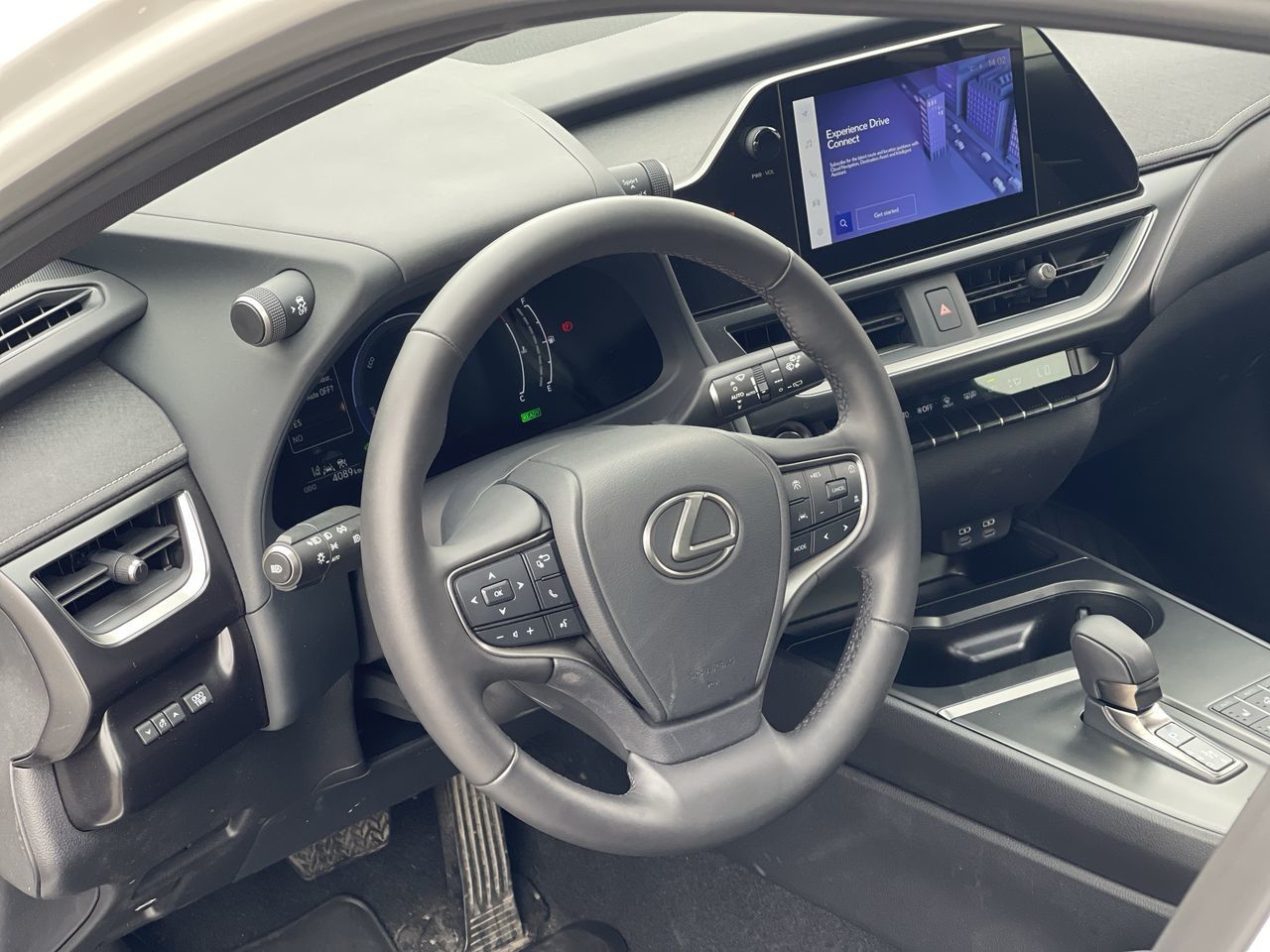 2025 Lexus UX in Laval, Quebec
