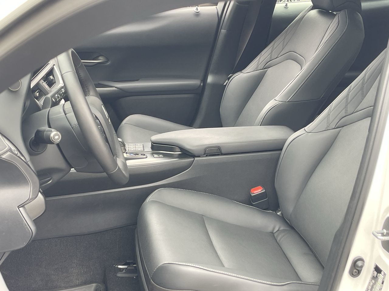 2025 Lexus UX in Laval, Quebec