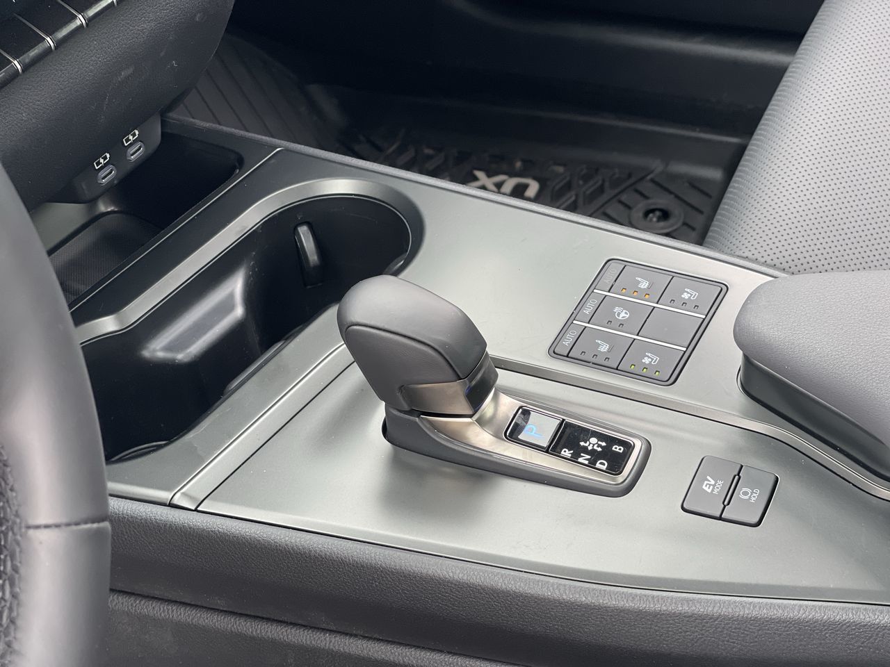 2025 Lexus UX in Laval, Quebec