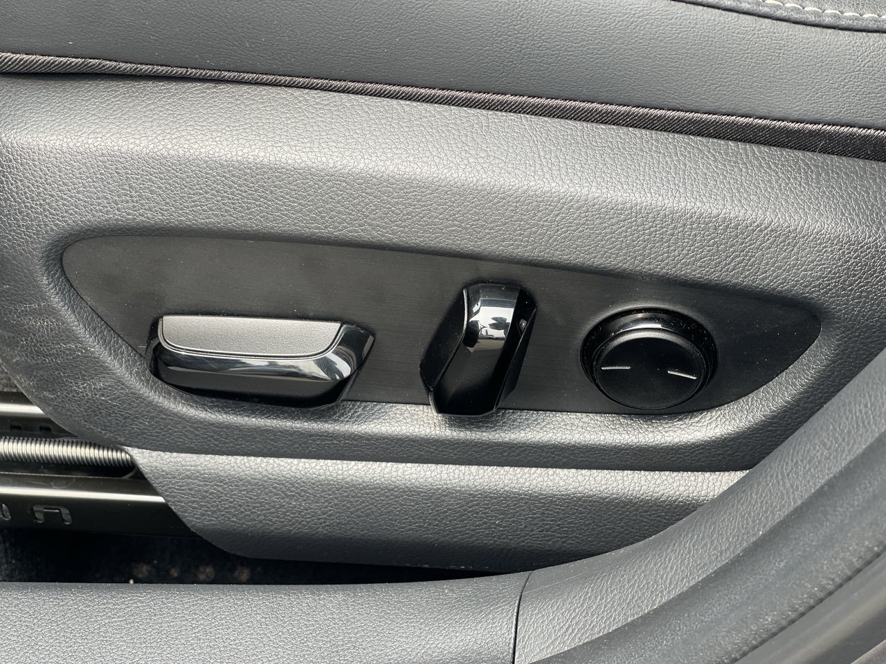 2025 Lexus UX in Laval, Quebec
