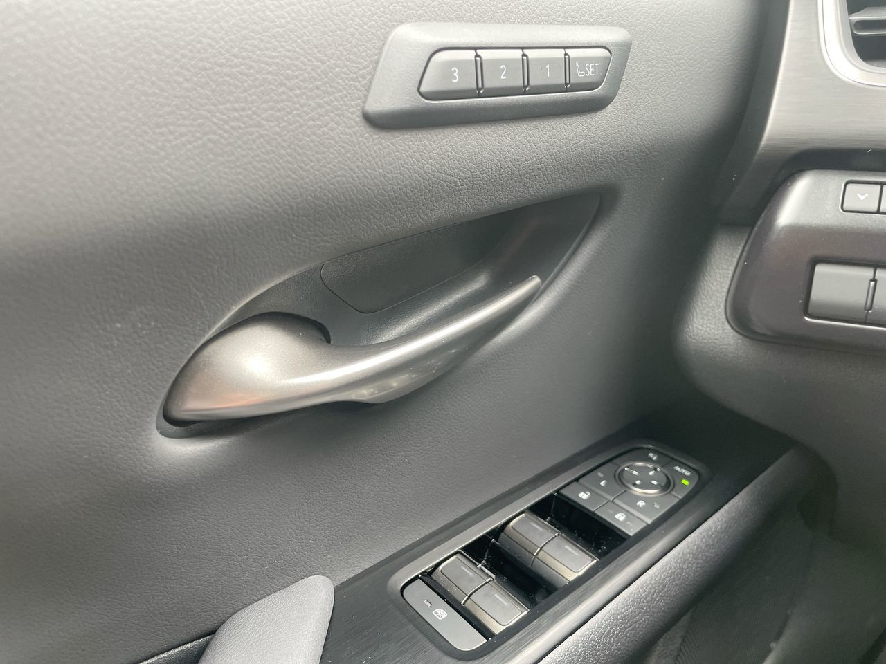 2025 Lexus UX in Laval, Quebec
