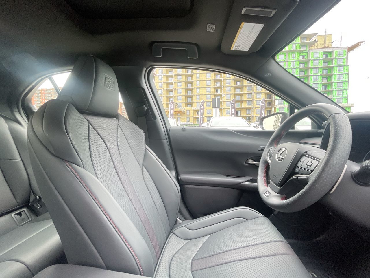 2025 Lexus UX in Laval, Quebec