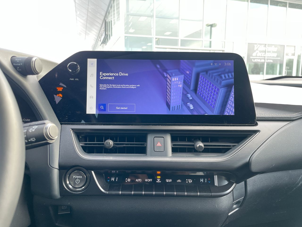 2025 Lexus UX in Laval, Quebec