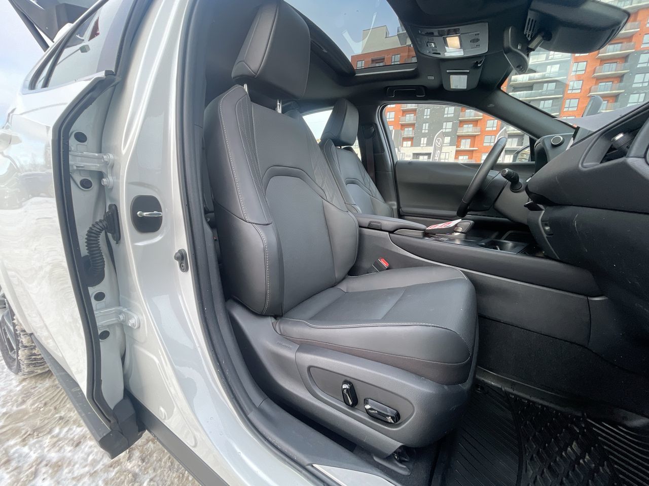 2025 Lexus UX in Laval, Quebec