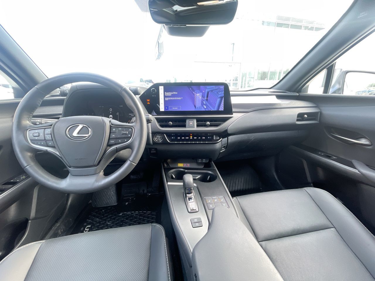 2025 Lexus UX in Laval, Quebec