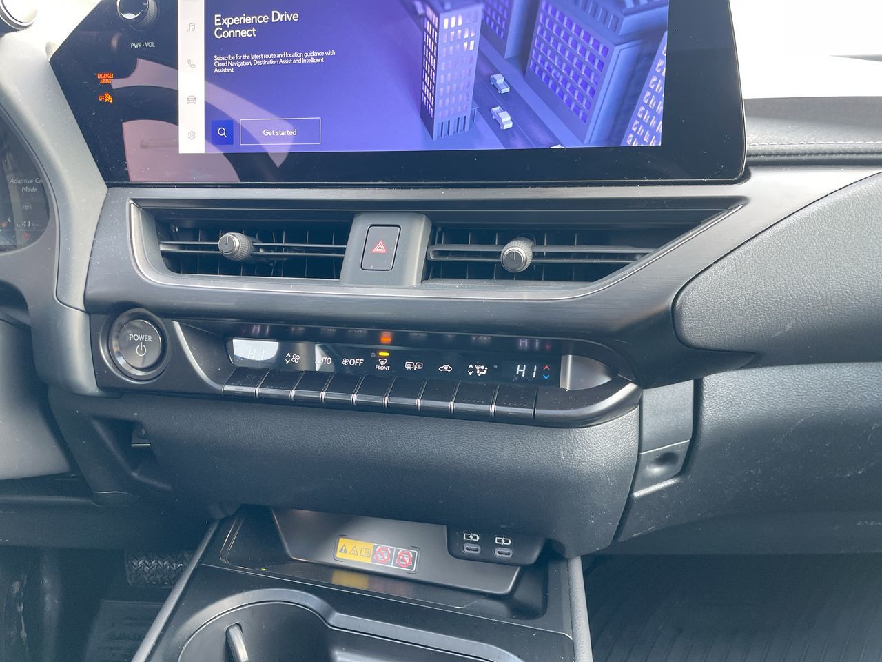 2025 Lexus UX in Laval, Quebec