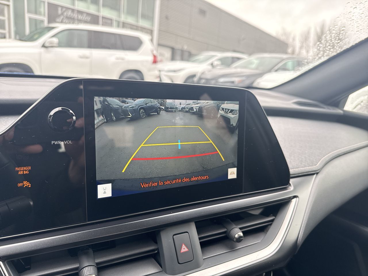 Lexus UX  2025