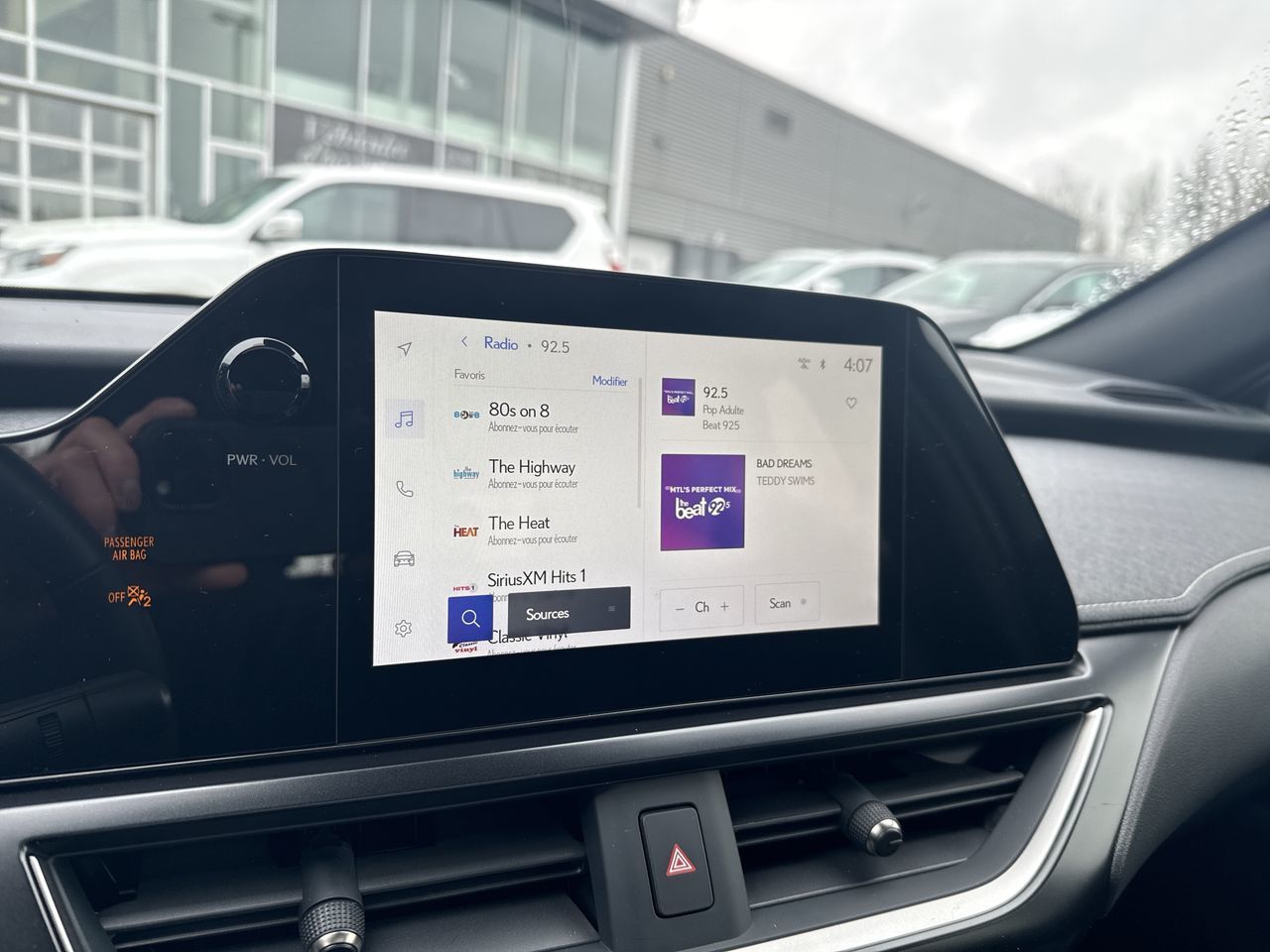 Lexus UX  2025