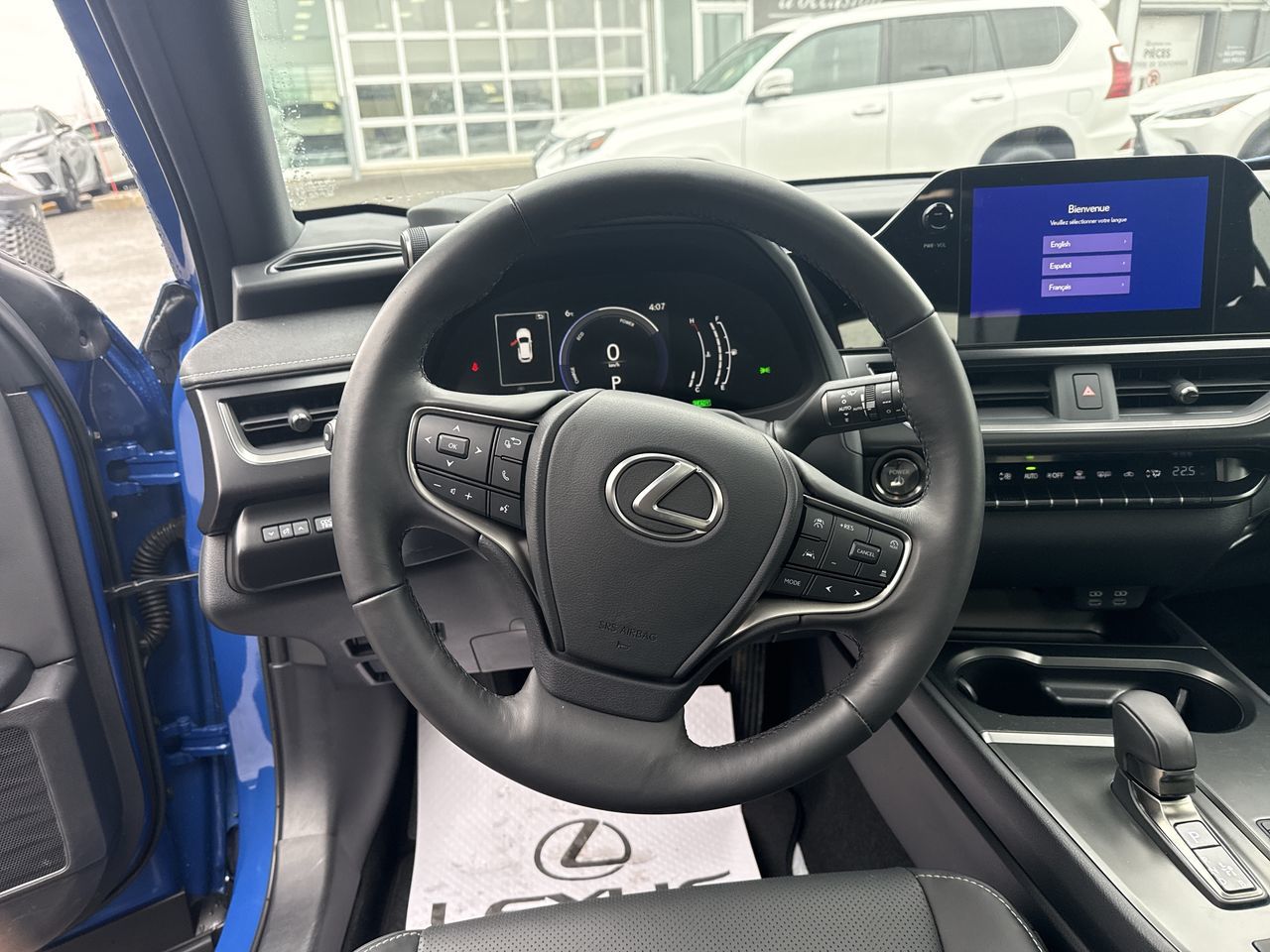 Lexus UX  2025