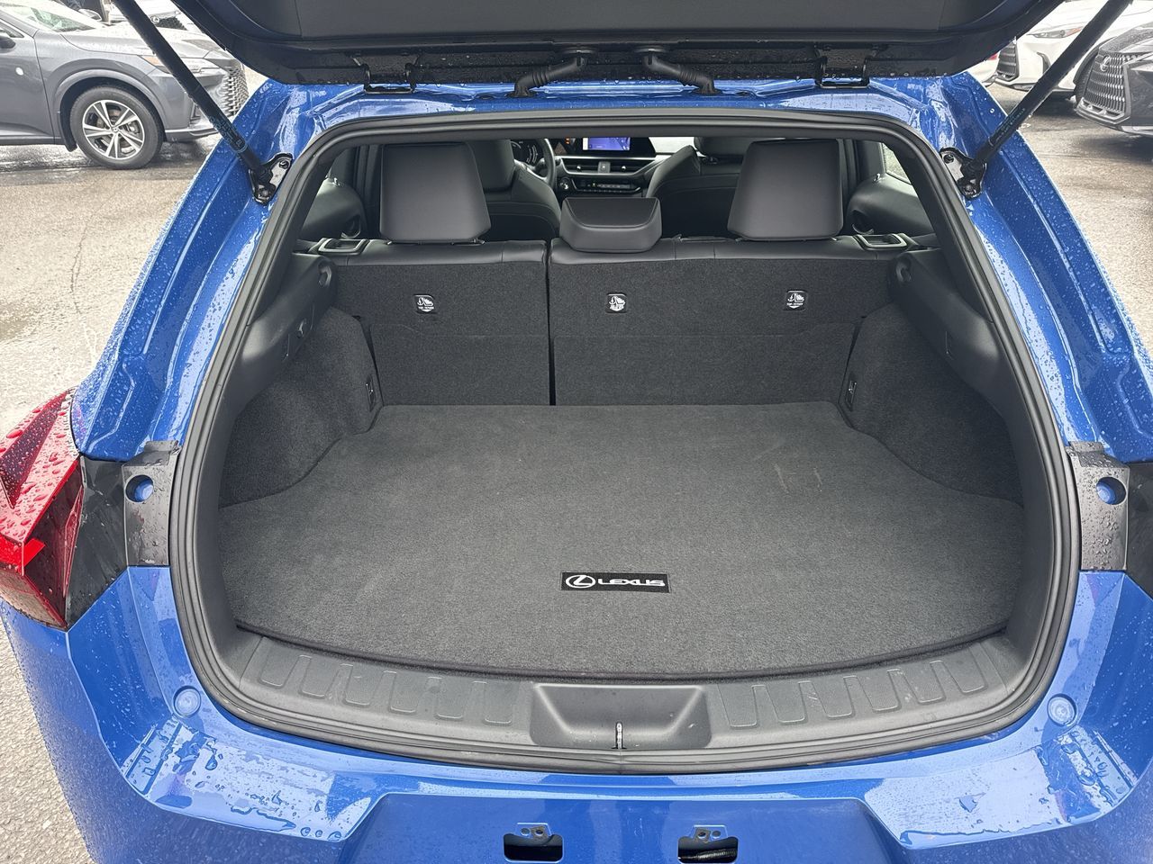 Lexus UX  2025
