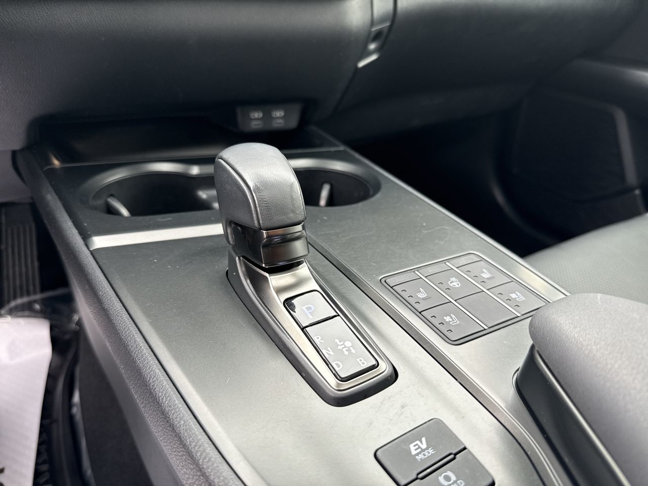 2025 Lexus UX