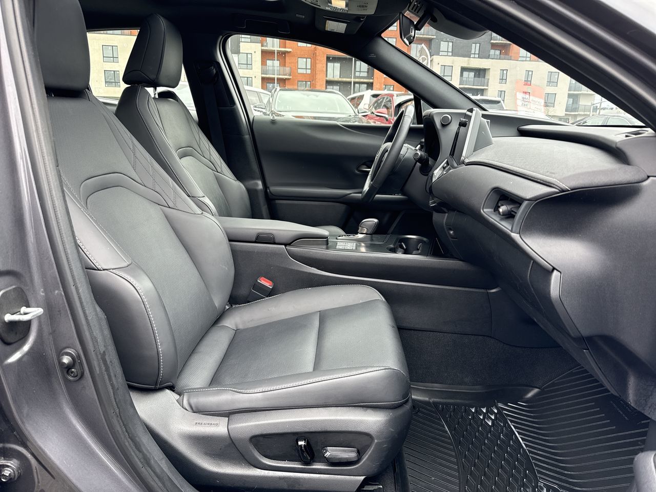 2025 Lexus UX