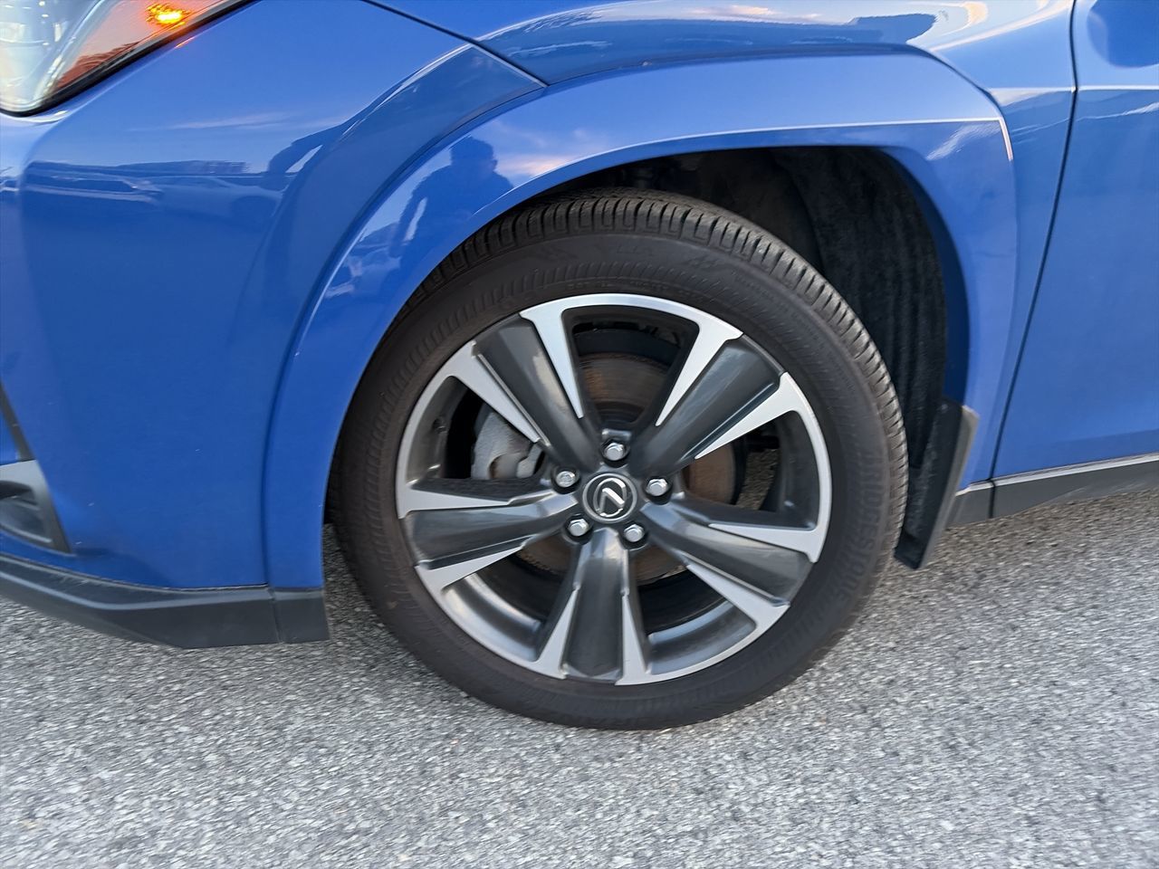 Lexus UX  2025