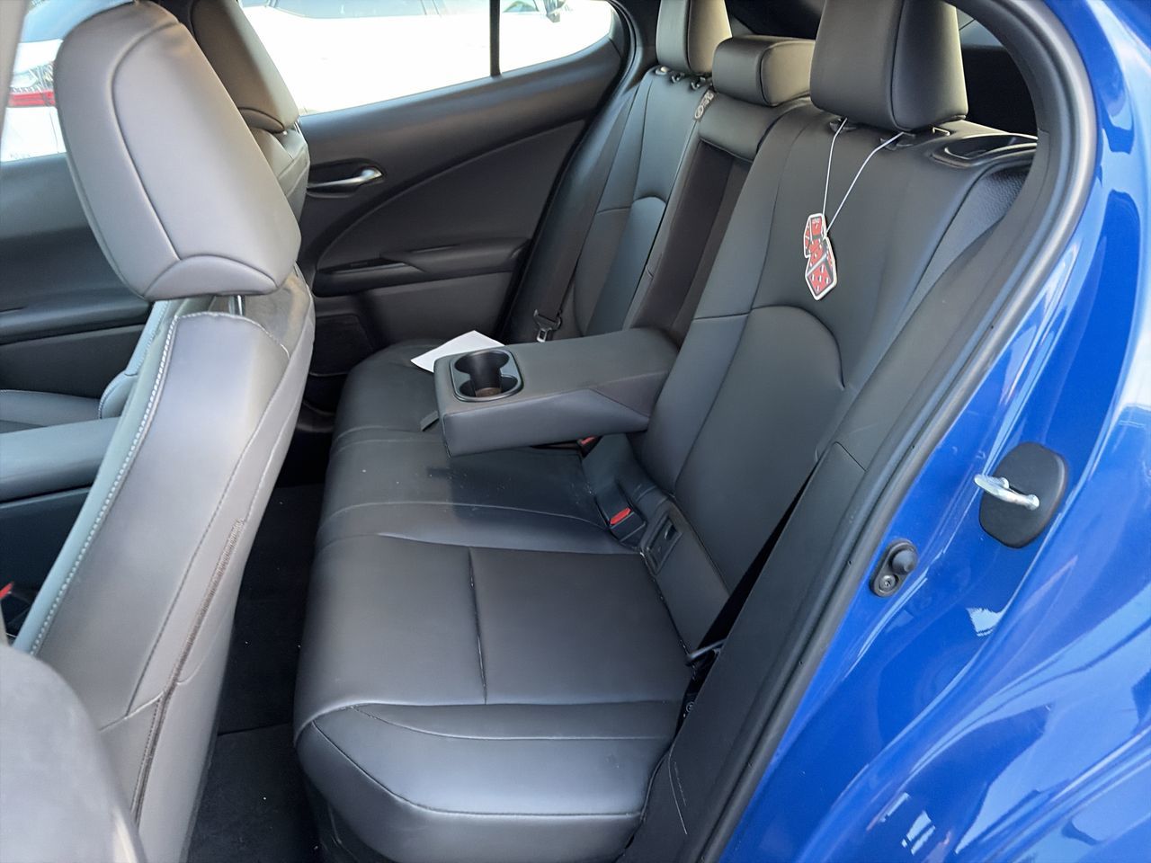 Lexus UX  2025
