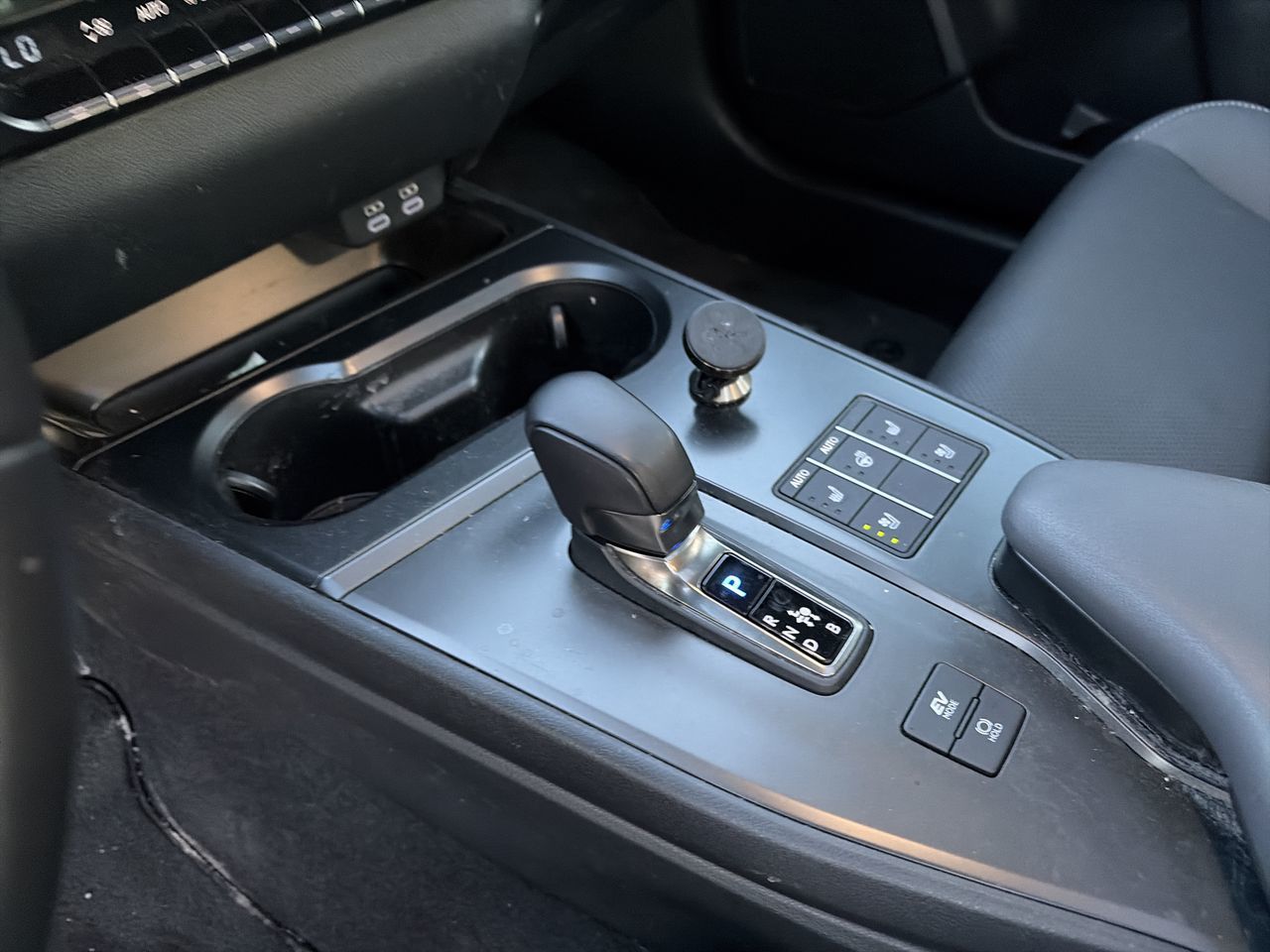 Lexus UX  2025