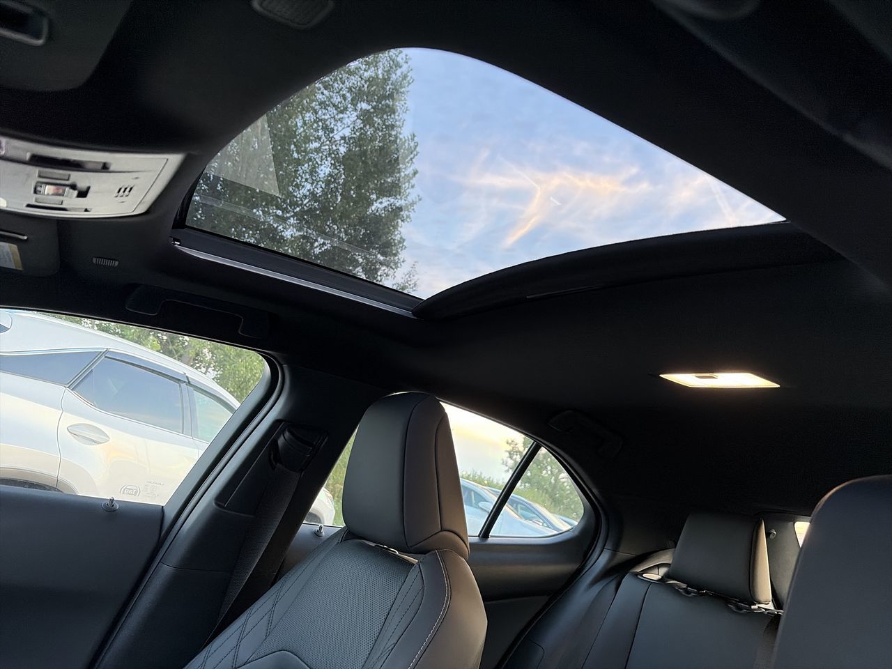 Lexus UX  2025