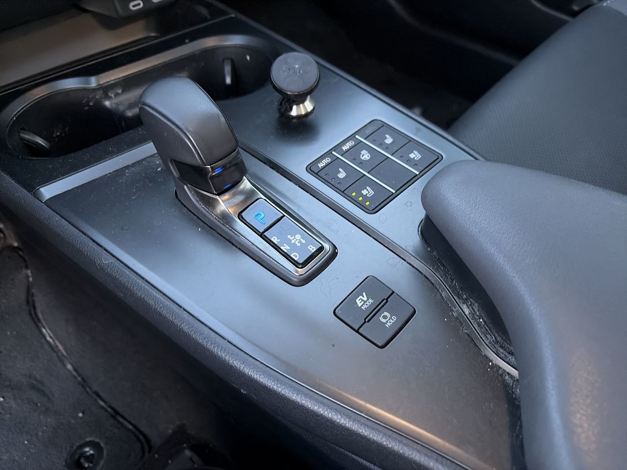 Lexus UX  2025