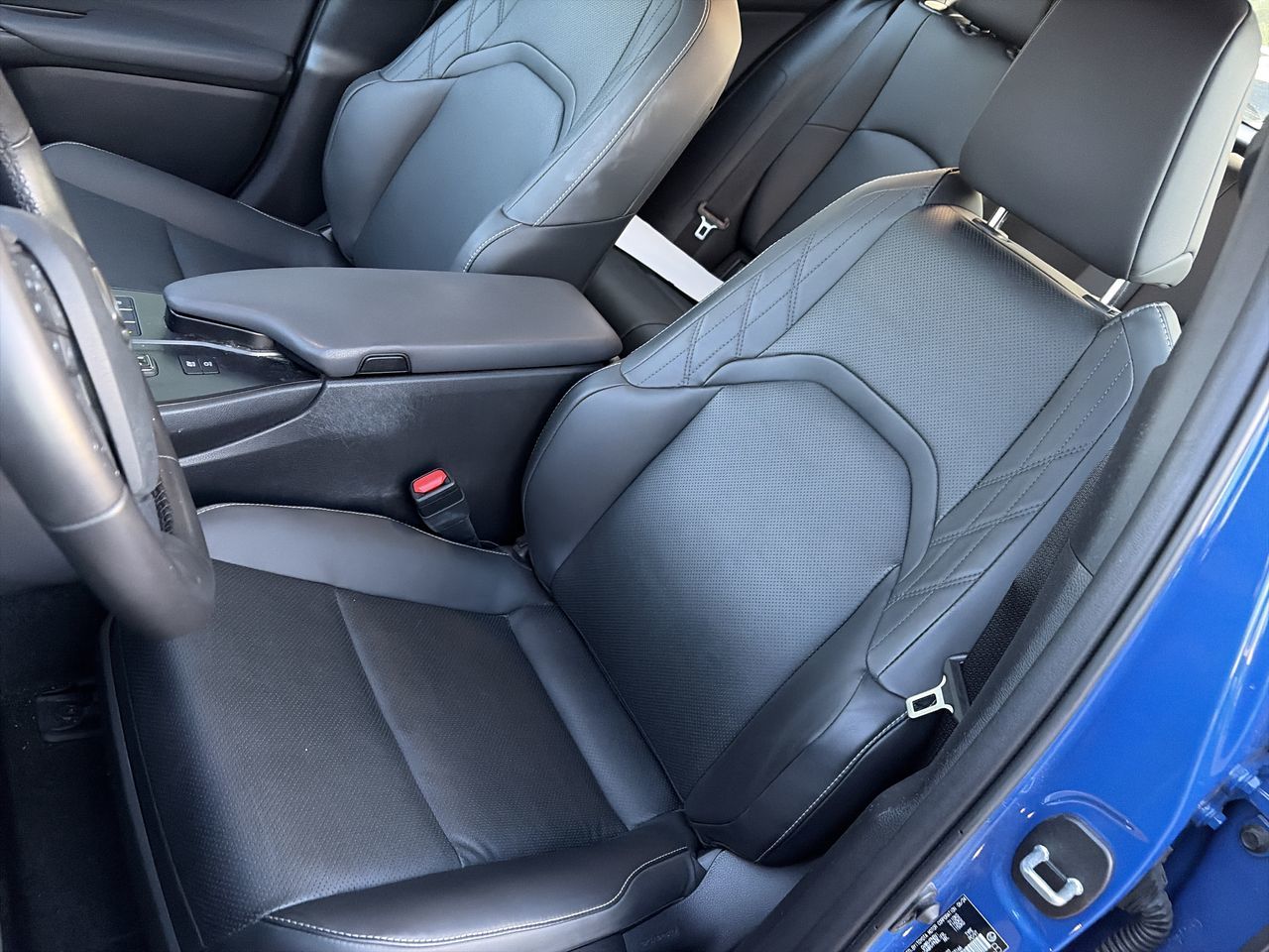 Lexus UX  2025