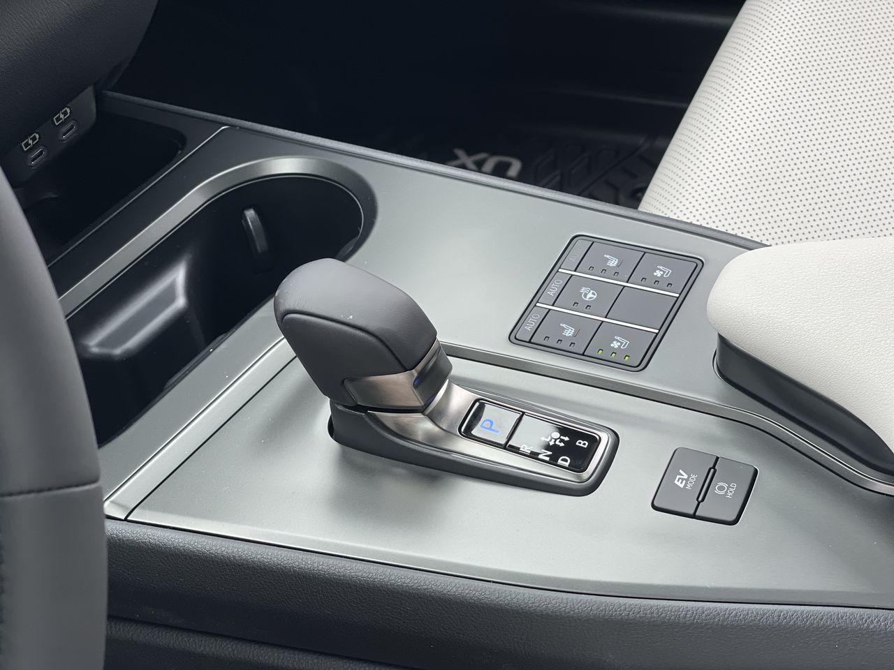 2025 Lexus UXH in Laval, Quebec