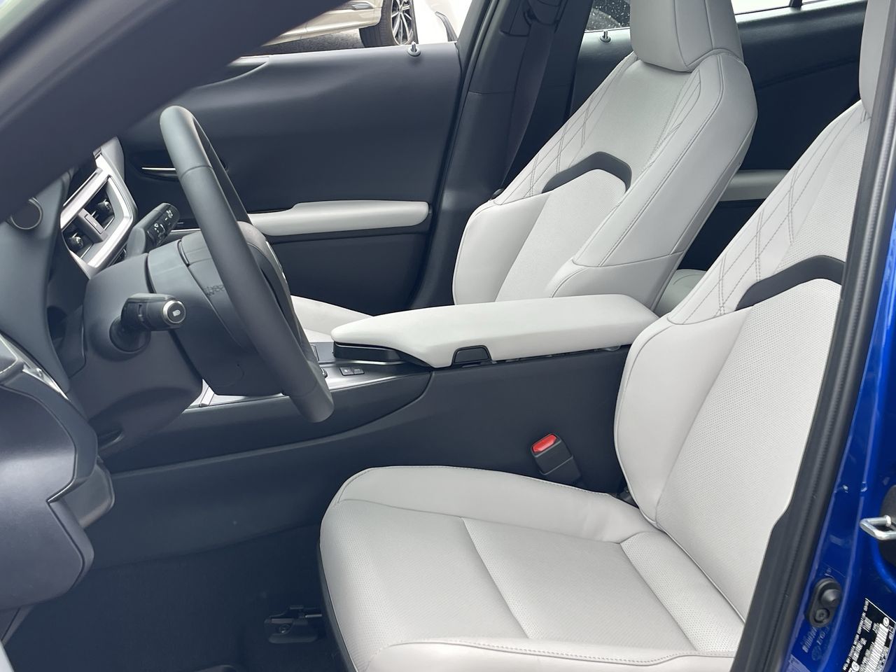 2025 Lexus UXH in Laval, Quebec
