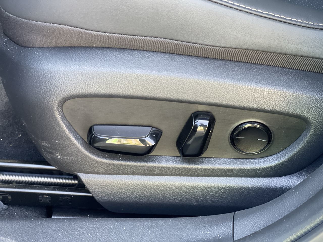 2025 Lexus UXH in Laval, Quebec