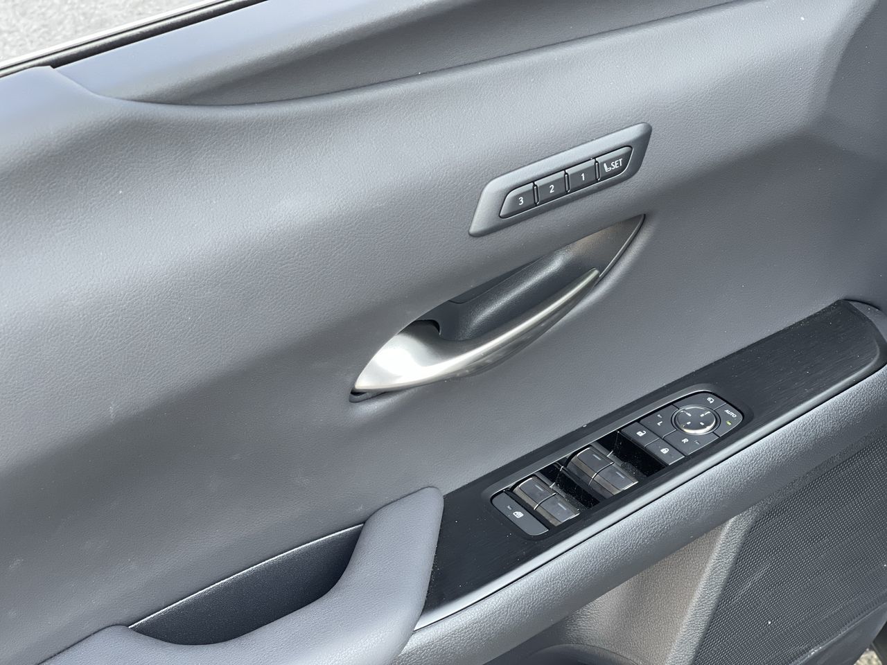 2025 Lexus UXH in Laval, Quebec