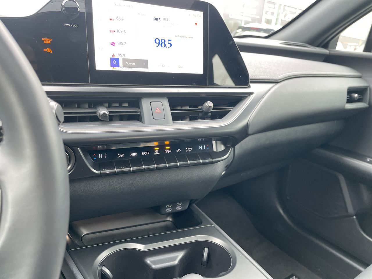 Lexus UXH  2025