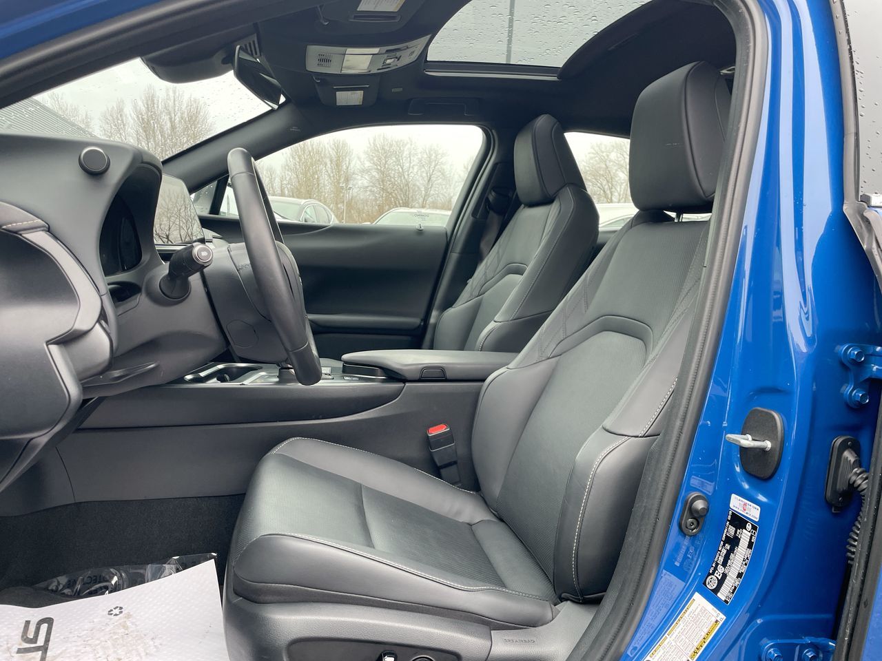 Lexus UXH  2025