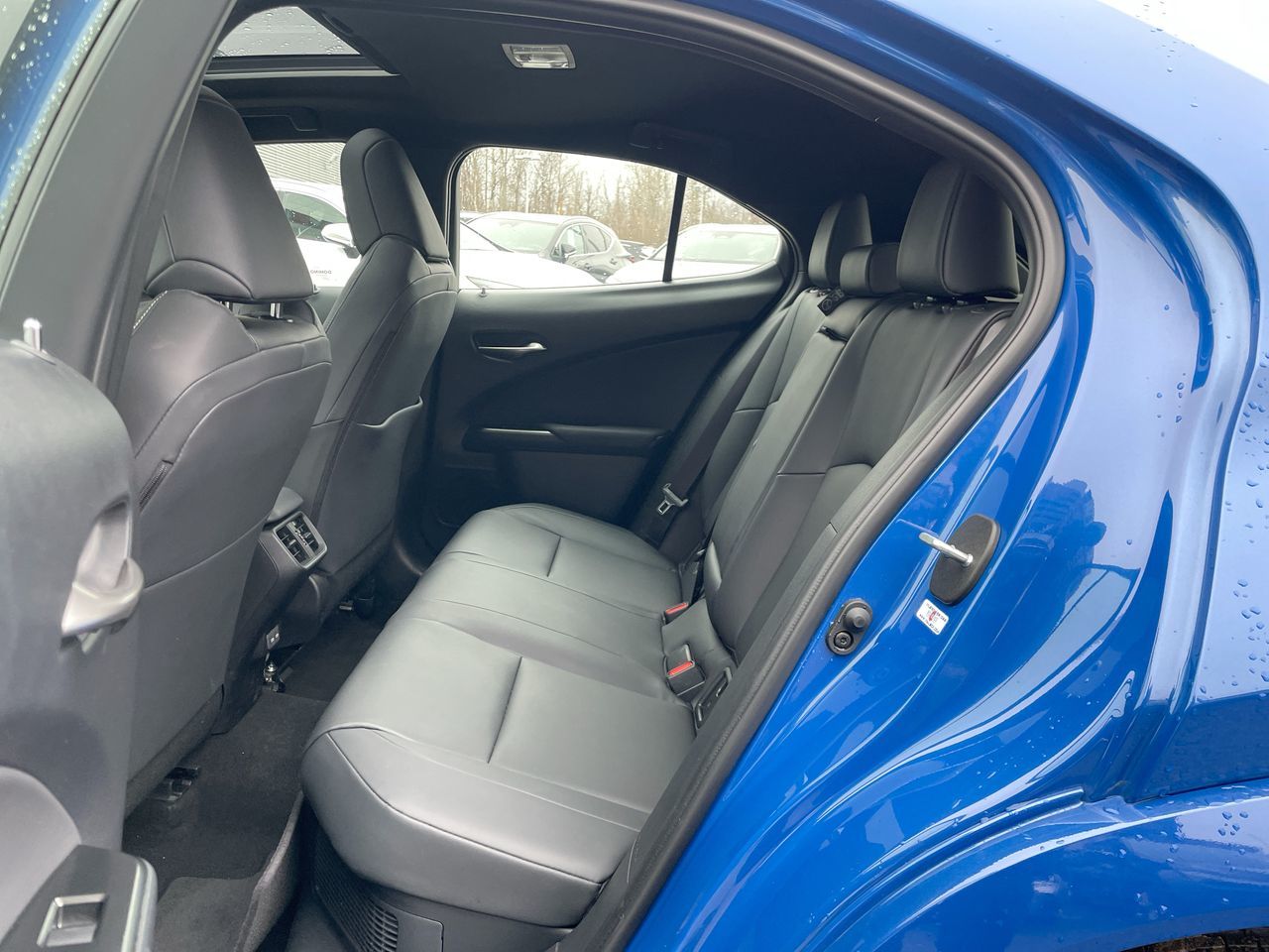 Lexus UXH  2025