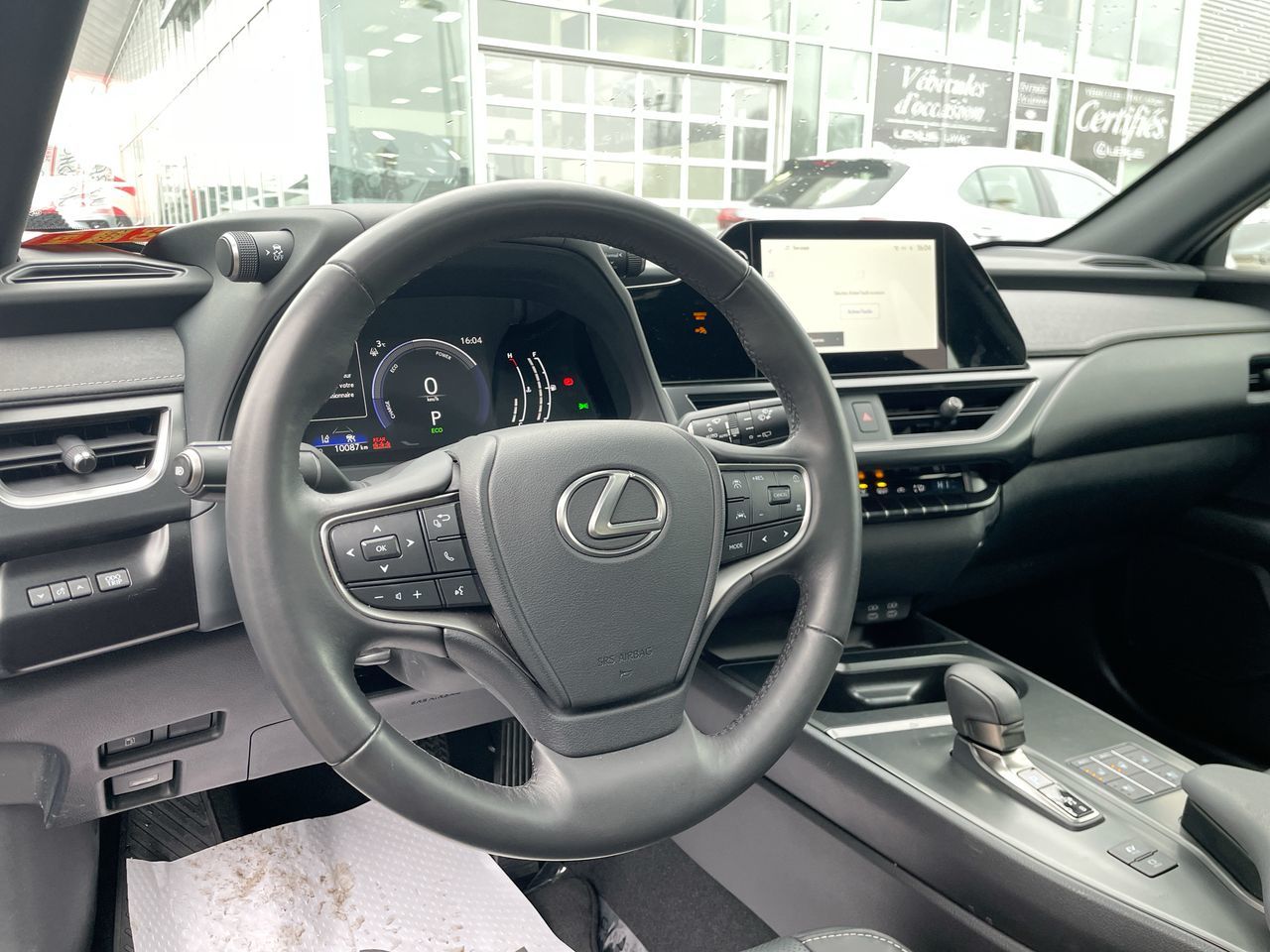 Lexus UXH  2025