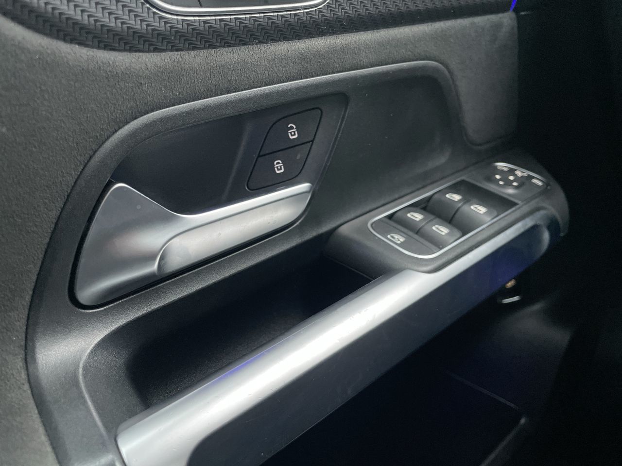 Mercedes-Benz GLB  2020