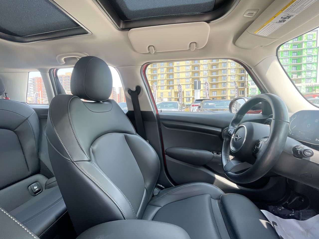 2022 MINI 5 Door in Laval, Quebec