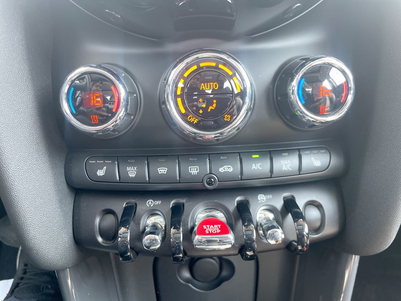 2022 MINI 5 Door in Laval, Quebec