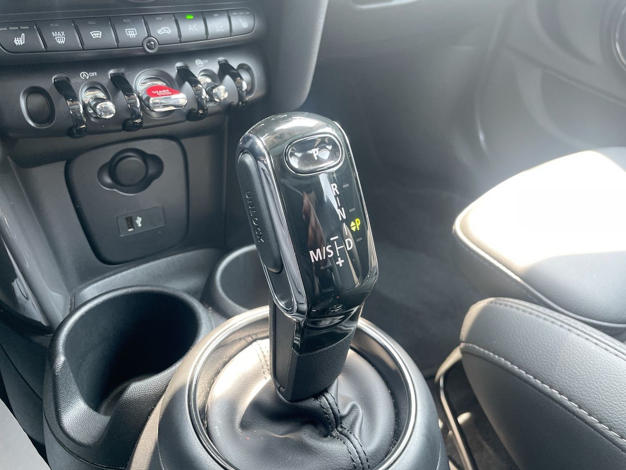 2022 MINI 5 Door in Laval, Quebec