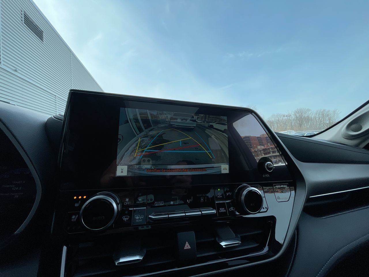 2023 Toyota Highlander in Laval, Quebec