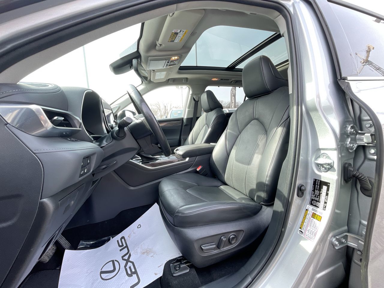 2023 Toyota Highlander in Laval, Quebec