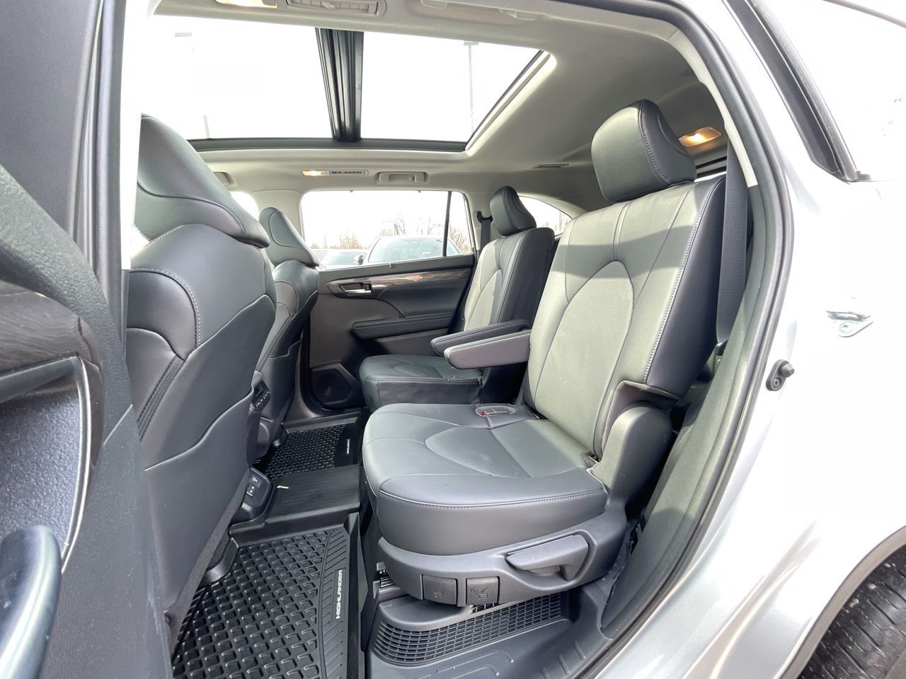 2023 Toyota Highlander in Laval, Quebec