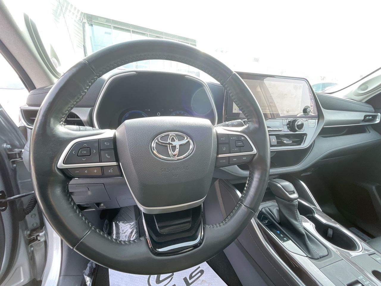 2023 Toyota Highlander in Laval, Quebec