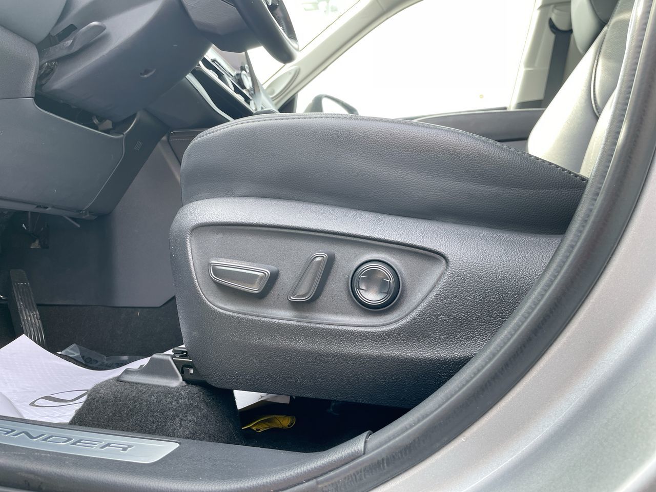 2023 Toyota Highlander in Laval, Quebec