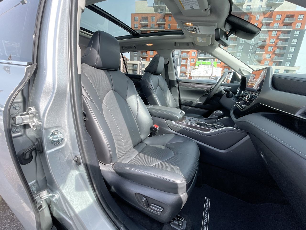 2023 Toyota Highlander in Laval, Quebec