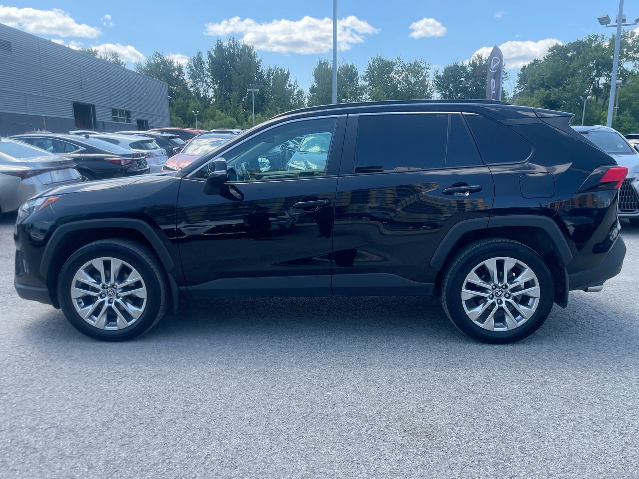 Toyota RAV4  2024 à Laval, Québec