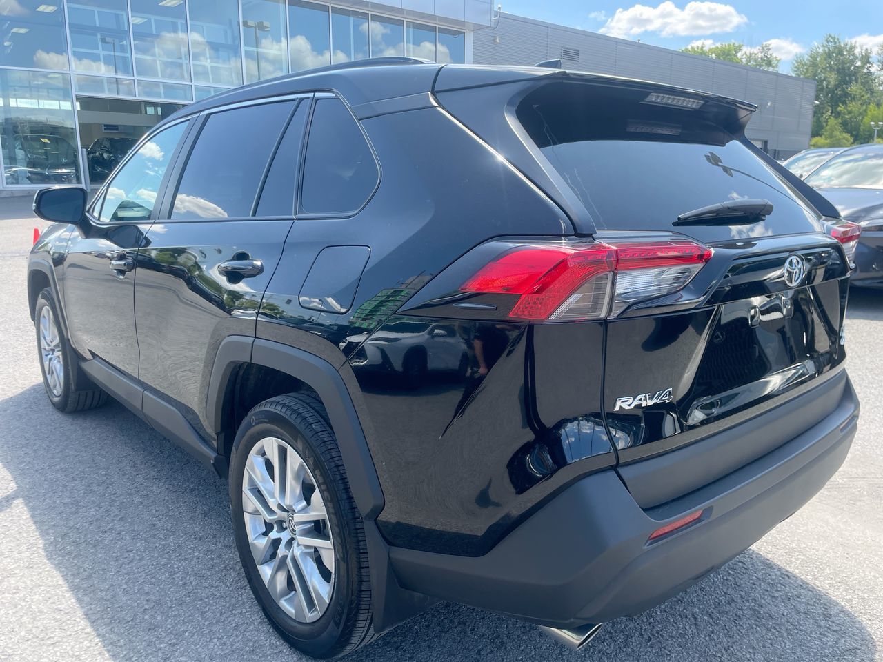 Toyota RAV4  2024 à Laval, Québec