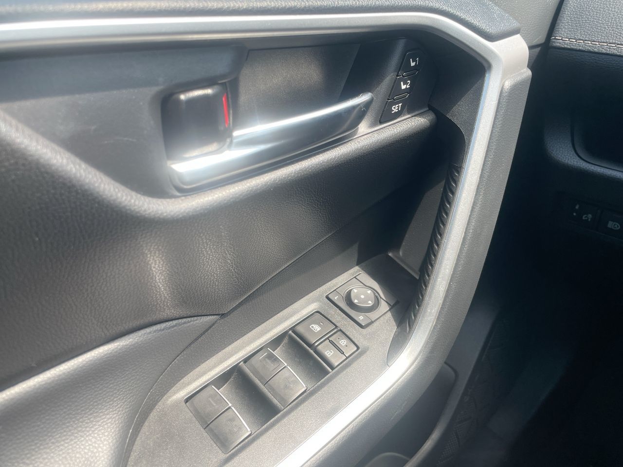 Toyota RAV4  2024 à Laval, Québec