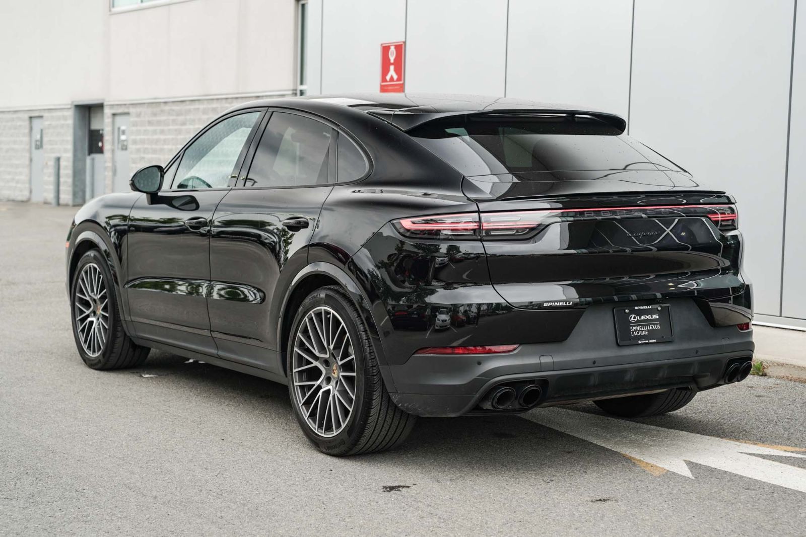 Porsche Cayenne COUPE PLATINUM EDITION LOW KM RED INTERIOR 2023 — photo 7