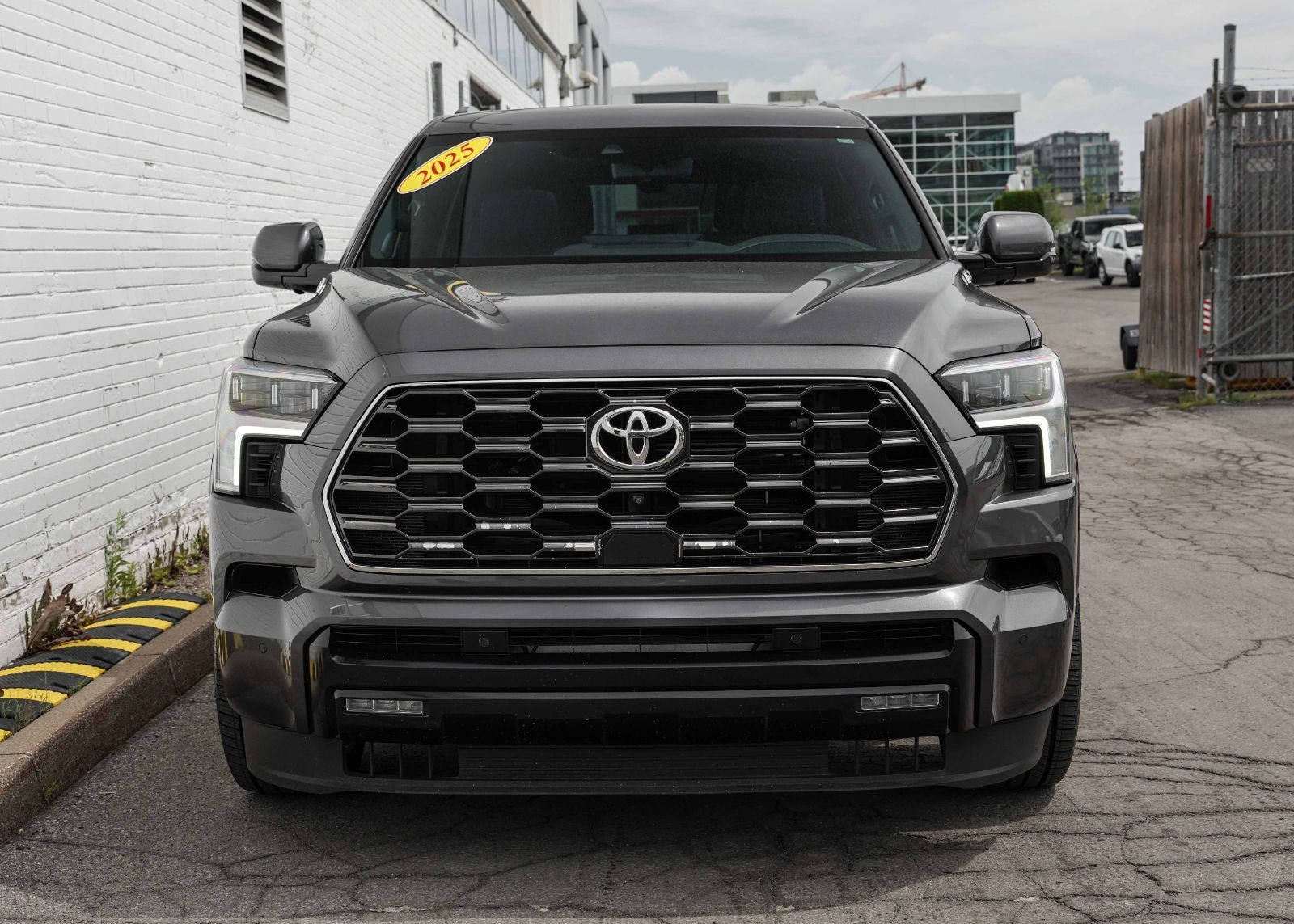 Toyota Sequoia **PLATINUM** 2025 — photo 2